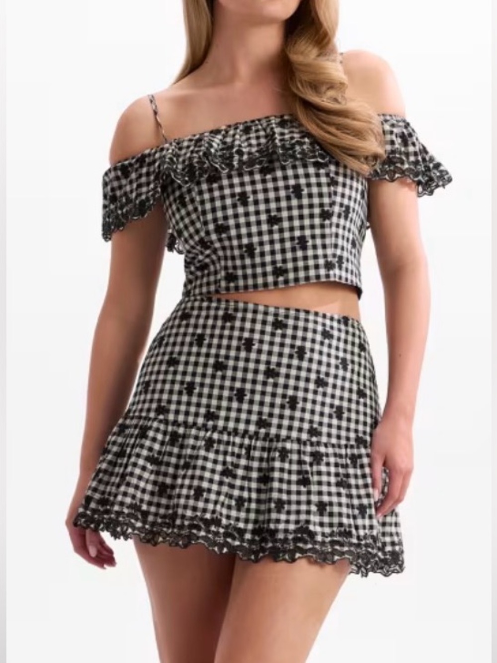 GUESS 2 PIECE SET! NEW WITH TAGS! It's labeled a Small but could fit Medium!